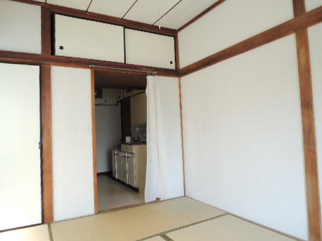 Other room space. Gasukitchin