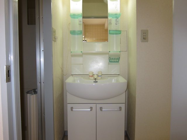 Washroom. ● Independent wash basin