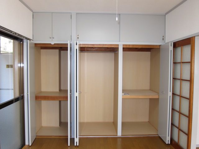 Receipt. ● Western-style housing