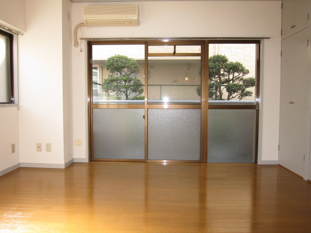 Living and room. ● Western style room 6 Pledge