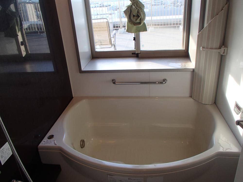 Same specifications photo (bathroom). There is a window Bathroom (January 2014) Shooting