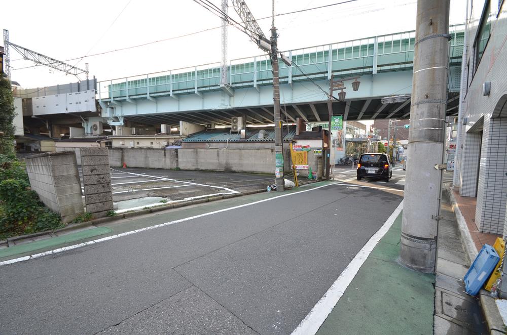 Local photos, including front road. Local (10 May 2013) Shooting