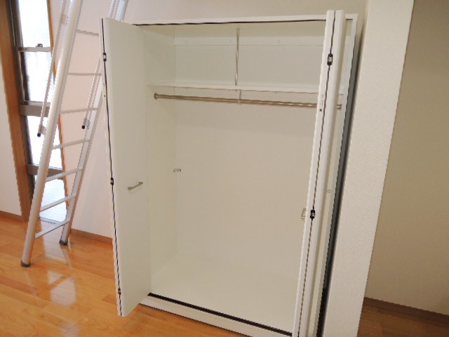 Receipt. Movable storage