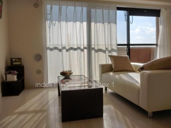 Living. It contains the gentle sunlight from the window ☆