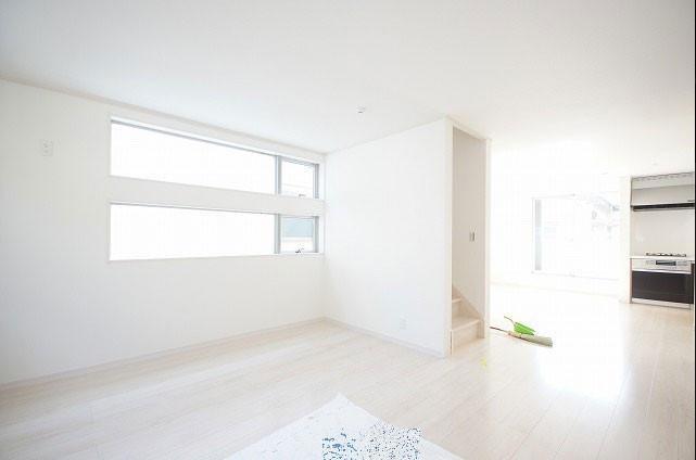 Same specifications photos (living). Same specification example