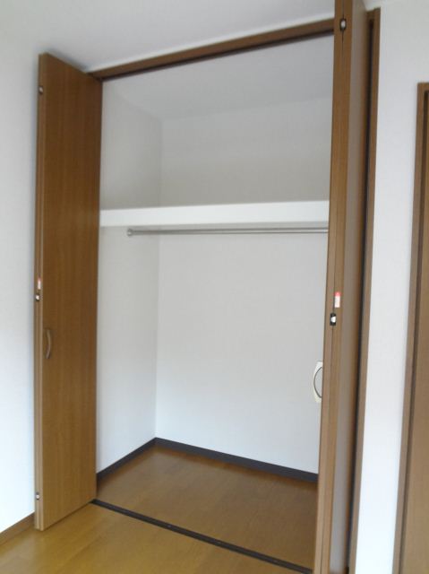 Receipt. Convenient closet type