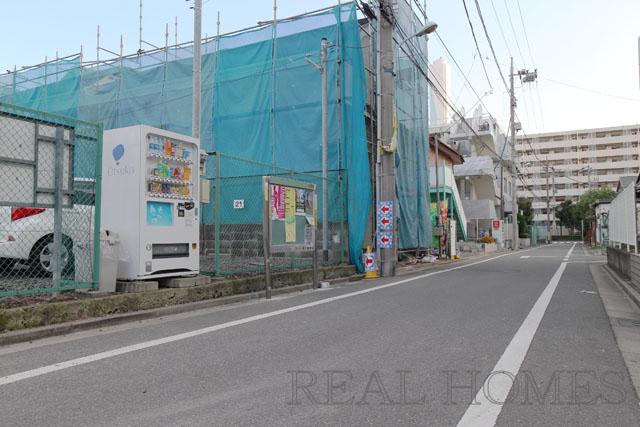 Local photos, including front road. Local (11 May 2013) Shooting