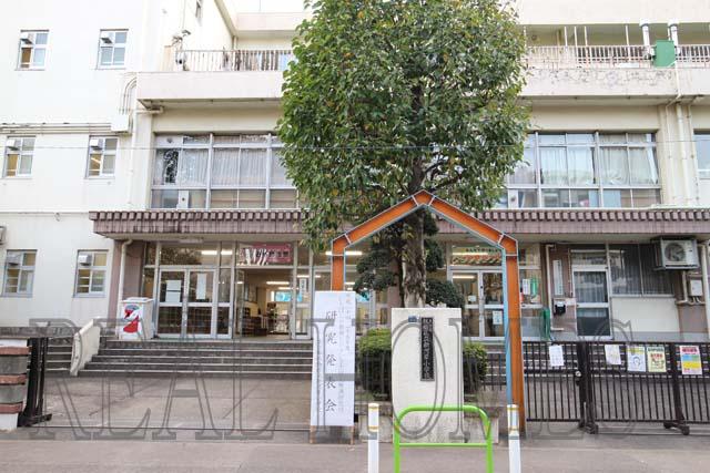 Primary school. 290m until Itabashi Shingashi Elementary School