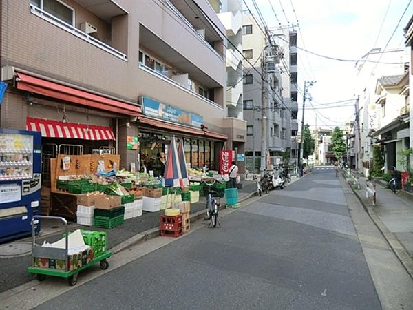 Supermarket. Super J & amp; amp; to M 504m