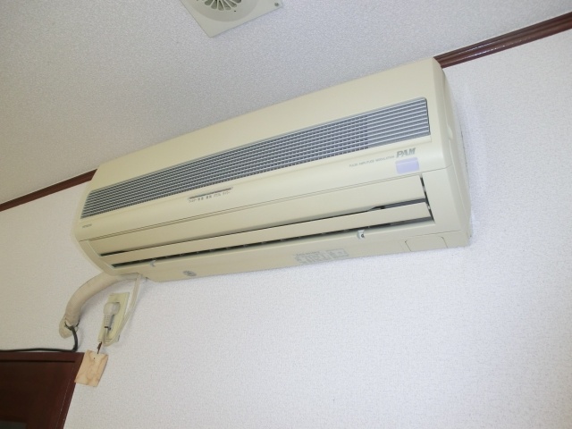 Other Equipment. Air-conditioned two ☆