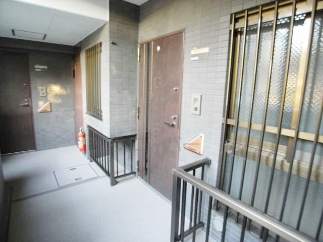 Other common areas. Sharing unit Entrance