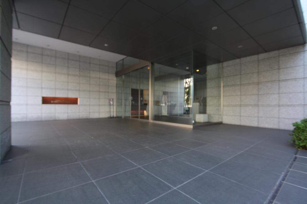 Entrance. Common areas