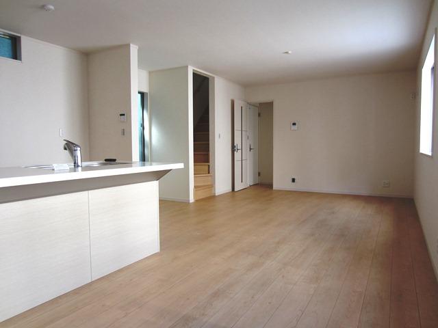 Same specifications photos (living). Example of construction