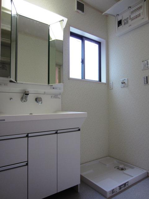 Wash basin, toilet. Example of construction