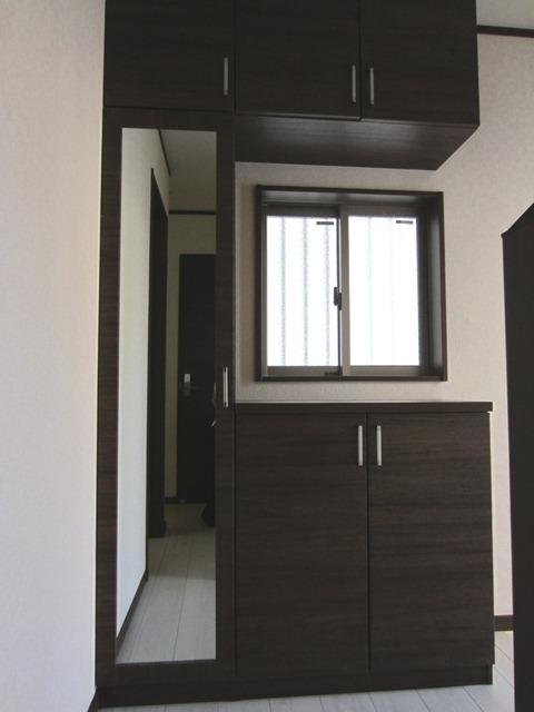 Entrance. Example of construction