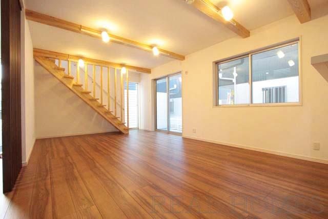 Living. Indoor (12 May 2013) Shooting 1 Building