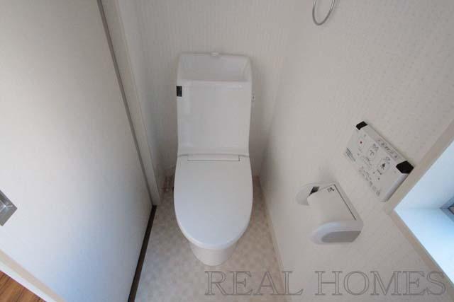 Toilet. Indoor (12 May 2013) Shooting toilet