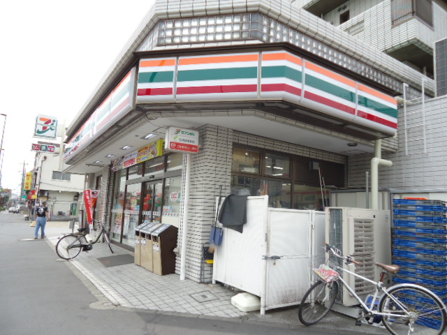 Convenience store. Seven-Eleven Itabashi Sakashita 3-chome up (convenience store) 598m