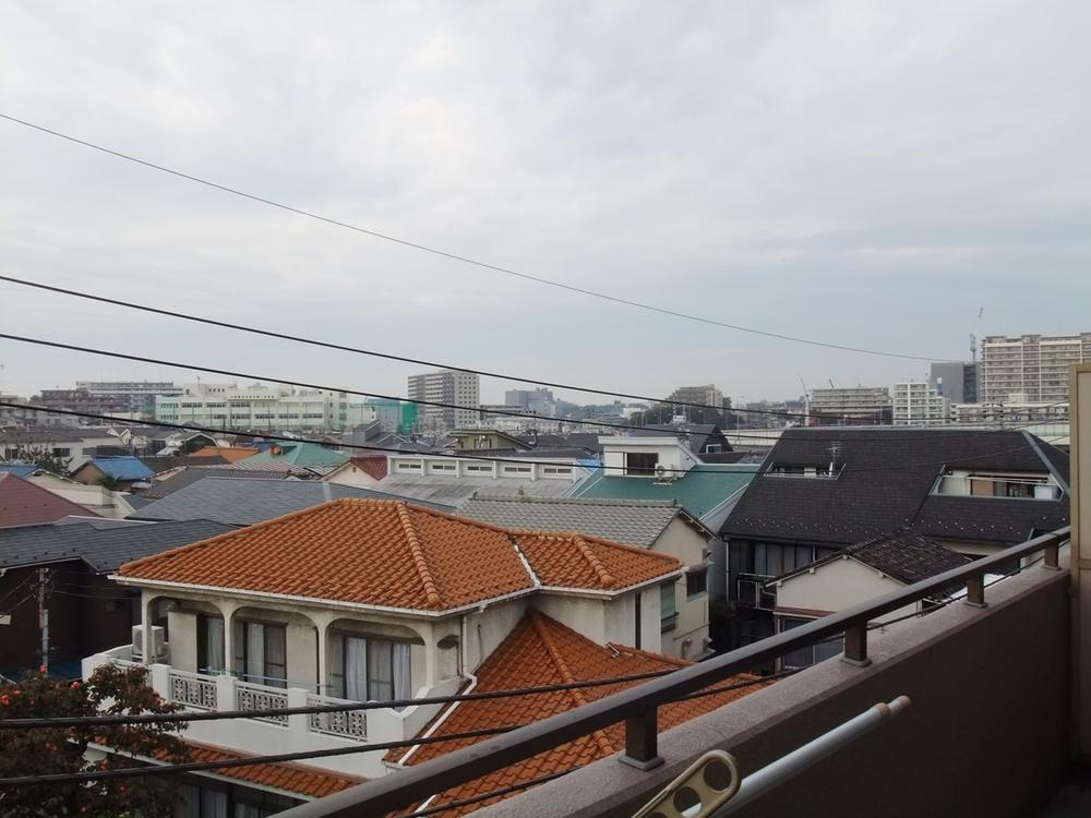 View photos from the dwelling unit. View from the site (November 2013) Shooting