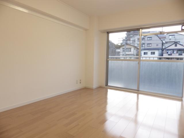 Non-living room. Balconies side Western-style 6 Pledge.