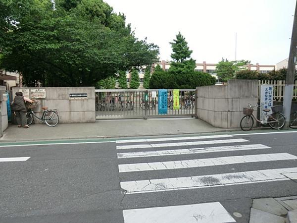 Primary school. Municipal Shimura sixth elementary school up to 350m