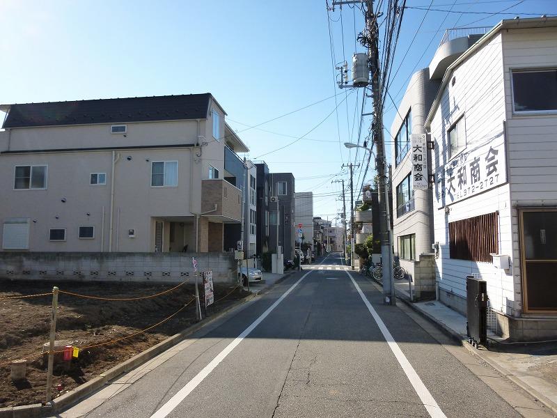 Local photos, including front road. Local (11 May 2013) Shooting