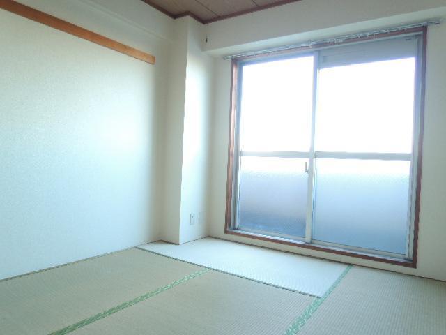 Other room space. Japanese-style room to settle