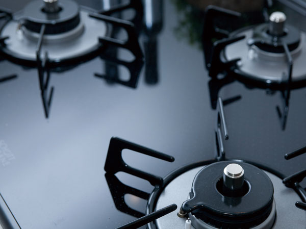 Kitchen.  [Glass top plate] The top plate is adopted excellent heat-resistant ceramic glass to durability. Strongly to heat and shock, It is easy to clean.