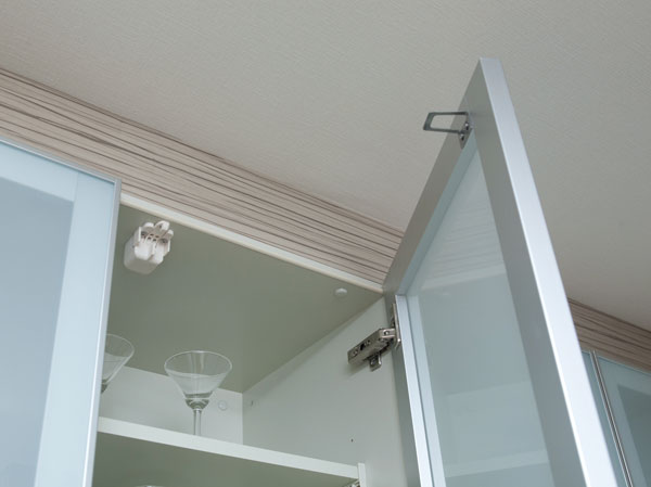 earthquake ・ Disaster-prevention measures.  [Cupboard hanging with earthquake-resistant latch] During an earthquake, Prevent the door that opened things fall, It adopted a cupboard hanging with earthquake-resistant latch we have extended safety. (Except for some)