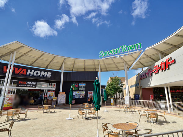 Surrounding environment. Seven Town Azusawa (about 1400m ・ 18-minute walk)