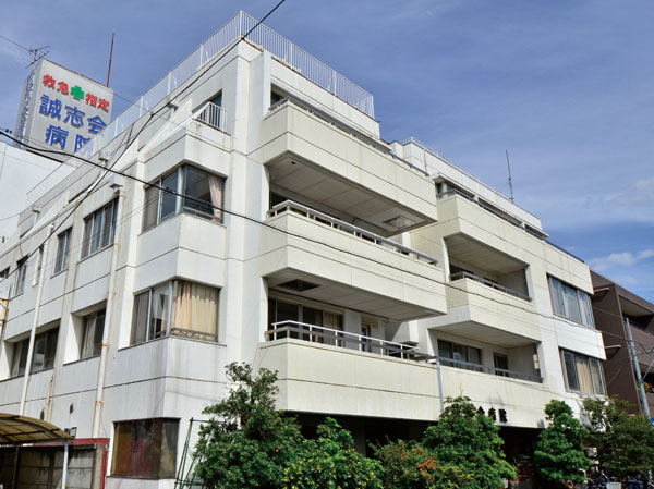 Surrounding environment. Makotokokorozashikai hospital (about 550m ・ 7-minute walk)
