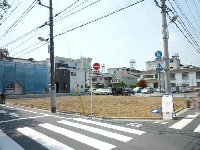 Local photos, including front road. Local (June 2013) Shooting