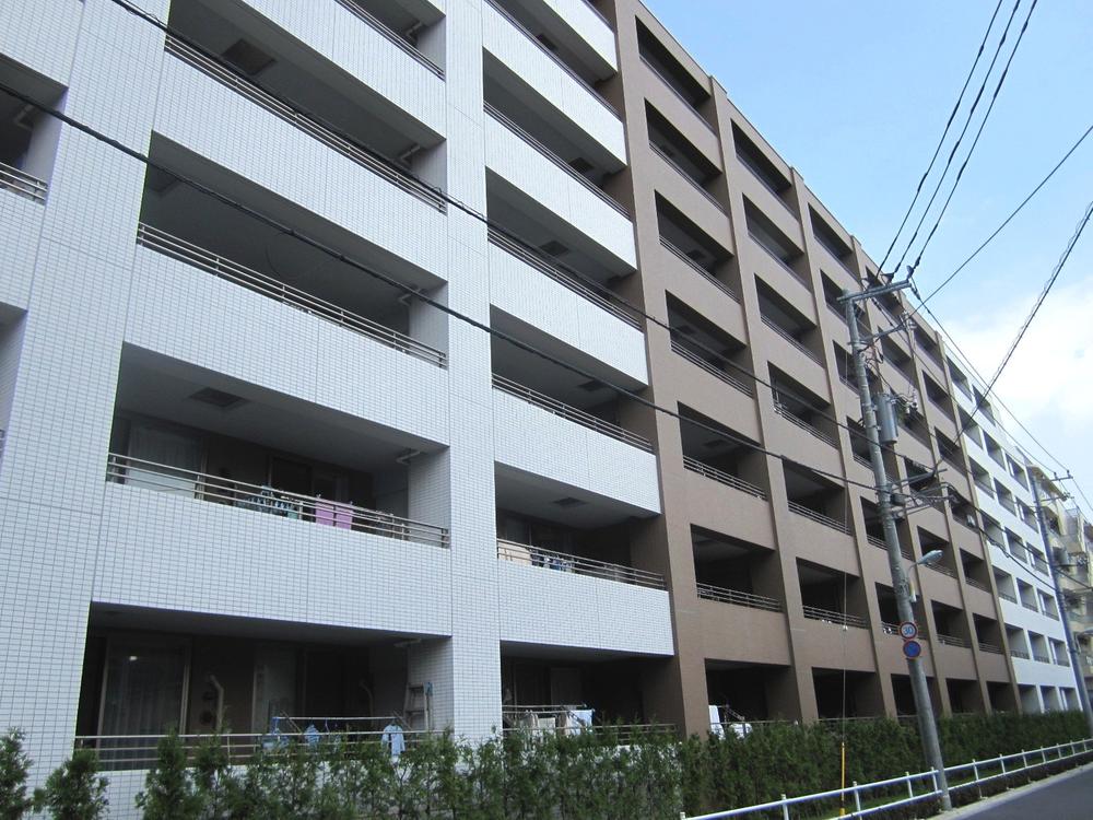 Local appearance photo. Local (July 2013) Shooting Mitsubishi Estate Residence condominium February 2011 construction