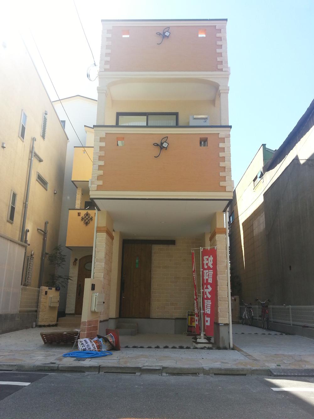 Same specifications photos (appearance). Appearance in the image of the south of France, Provence region. There is a very friendly atmosphere. There are close to completion Property, You can see the appearance.