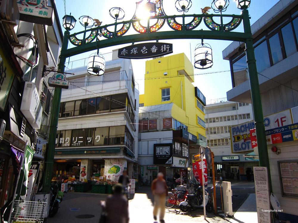 Streets around. Old-fashioned shopping district "Akatsuka Ichibangai" once is where I want to visit. Flows is relaxing time.