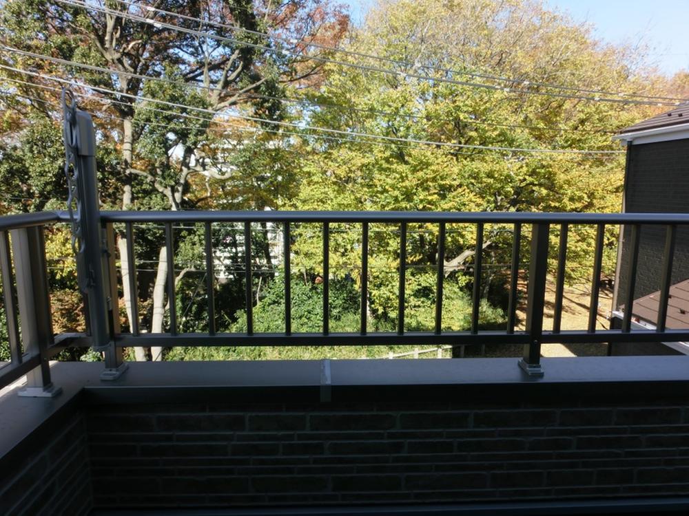 View photos from the dwelling unit. View from the site (November 2013) Shooting