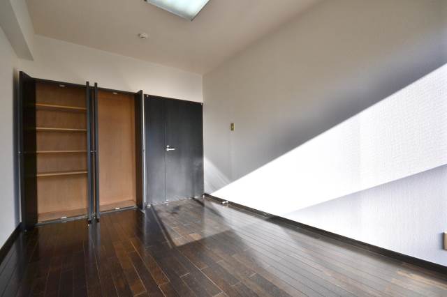 Receipt. The photograph is an image for during renovation. (203, Room photo)