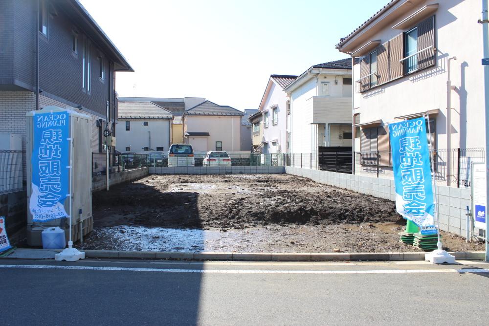 Local photos, including front road. Local (10 May 2013) Shooting