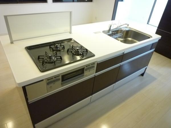 Kitchen. Because open kitchen, You can cook hoping the fun table! !