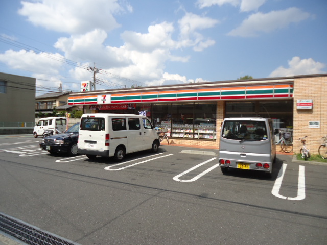 Convenience store. Seven-Eleven Itabashi lotus root 2-chome up (convenience store) 140m