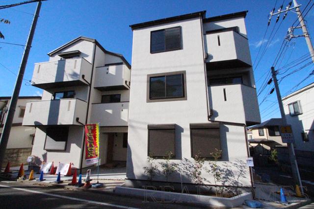 Local appearance photo. Local (11 May 2013) Shooting