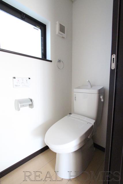 Toilet. Indoor (11 May 2013) Shooting Building 3