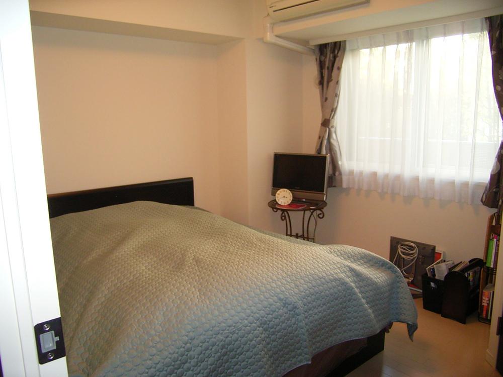 Non-living room. Western-style (about 6 quires)