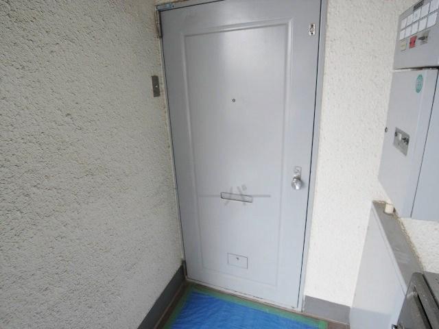 Other common areas. Sharing unit Entrance