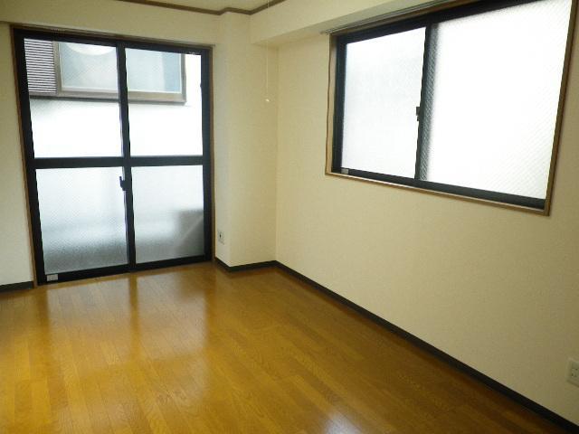 Other room space. Flooring