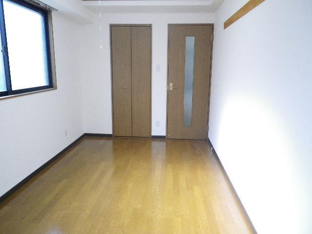 Living and room. Corner room two-sided lighting