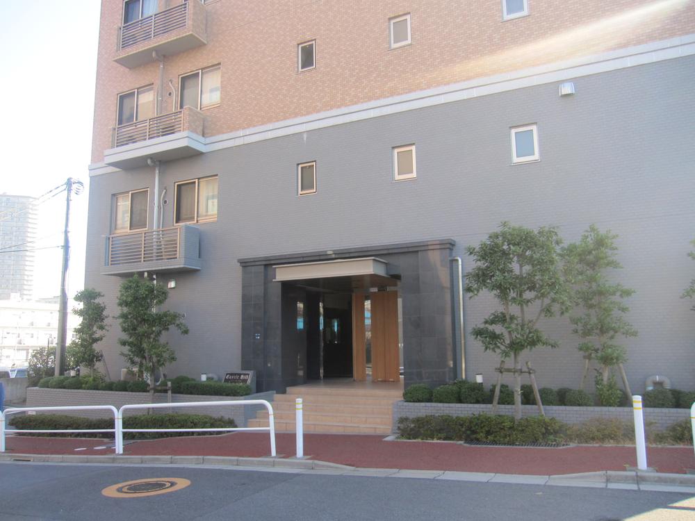 Local appearance photo. Frontal road