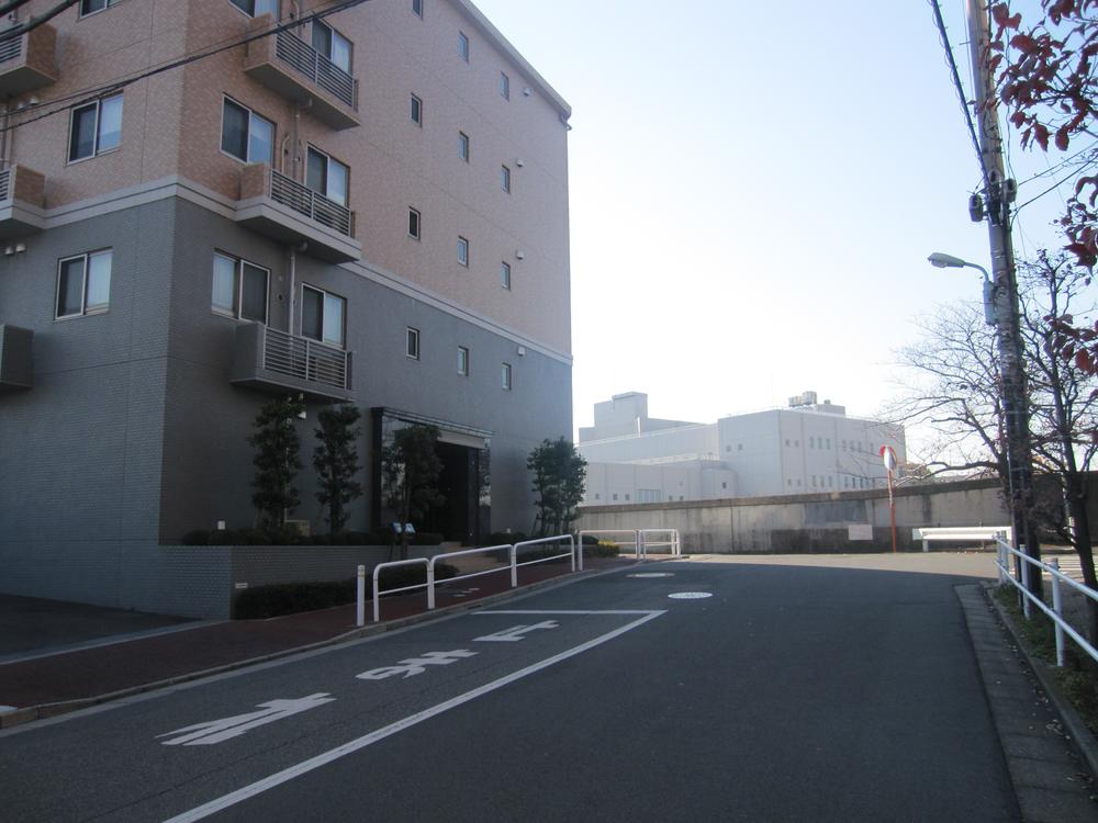 Local appearance photo. Frontal road