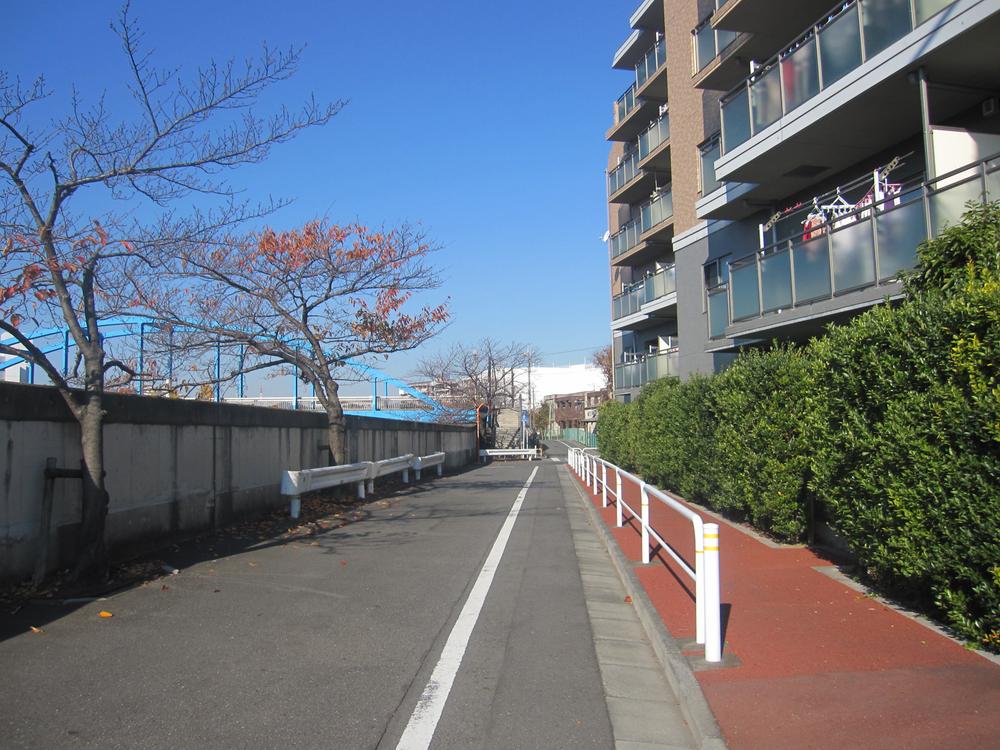 Local appearance photo. Frontal road