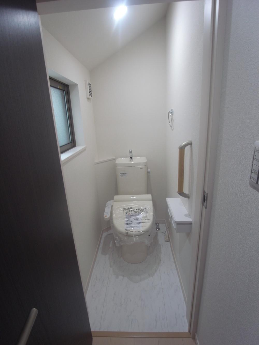 Toilet. Indoor (11 May 2013) Shooting